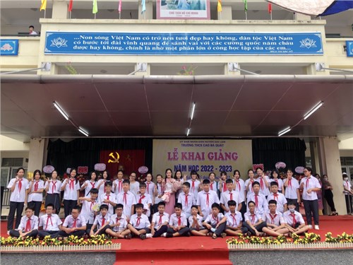 Chi đội 8A4-trường THCS Cao Bá Quát tưng bừng chào đón năm học mới 2022-2023
